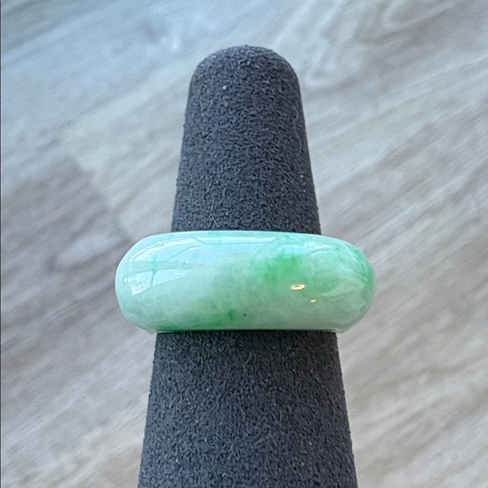 Elegant Carved Green Jadeite Ring Sz 6.5